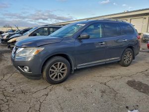 Nissan Pathfinder S 3.5L 6 2013