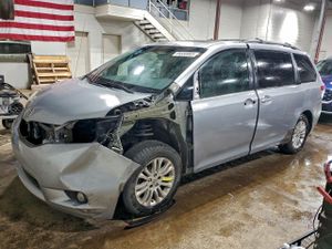 Toyota Sienna XLE 3.5L 6 2011