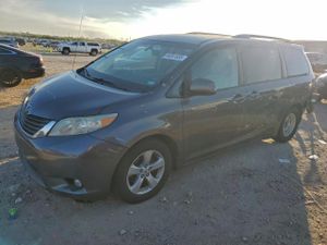 Toyota Sienna LE 3.5L 6 2012