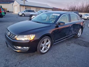 Volkswagen Passat SEL 2 L 4 2015