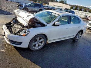 Volkswagen Passat SE 2.5L 5 2012