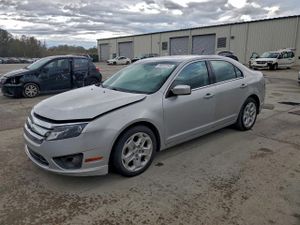 Ford Fusion SE 2.5L 4 2010