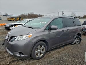 Toyota Sienna LE 3.5L 6 2015