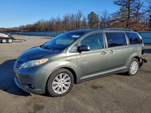 Toyota Sienna XLE 3.5L 6 2012