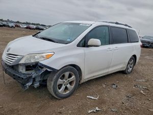 Toyota Sienna LE 3.5L 6 2015