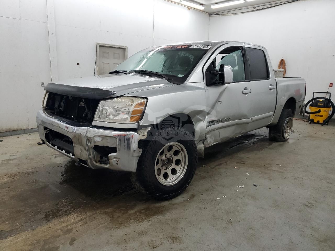Nissan Titan XE 5.6L 8 2005