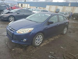 Ford Focus SE 2.0L 4 2012