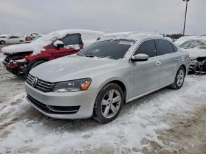 Volkswagen Passat SE 2.0L 4 2013