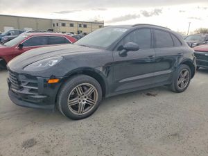 Porsche Macan 2.0L 4 2021