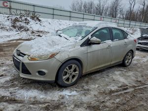 Ford Focus SE 2.0L 4 2014