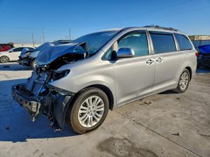 Toyota Sienna XLE 3.5L 6 2015