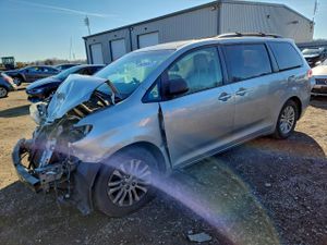 Toyota Sienna XLE 3.5L 6 2014