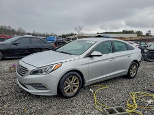 Hyundai Sonata SE 2.4L 4 2015