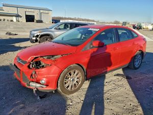 Ford Focus SE 2.0L 4 2012