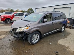 Toyota Sienna XLE 3.5L 6 2014