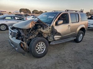 Nissan Pathfinder LE 4.0L 6 2005