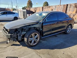 Volkswagen Passat SE 2 L 4 2015