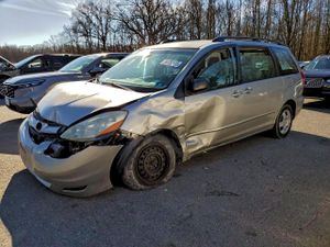 Toyota Sienna CE 3.5L 6 2009