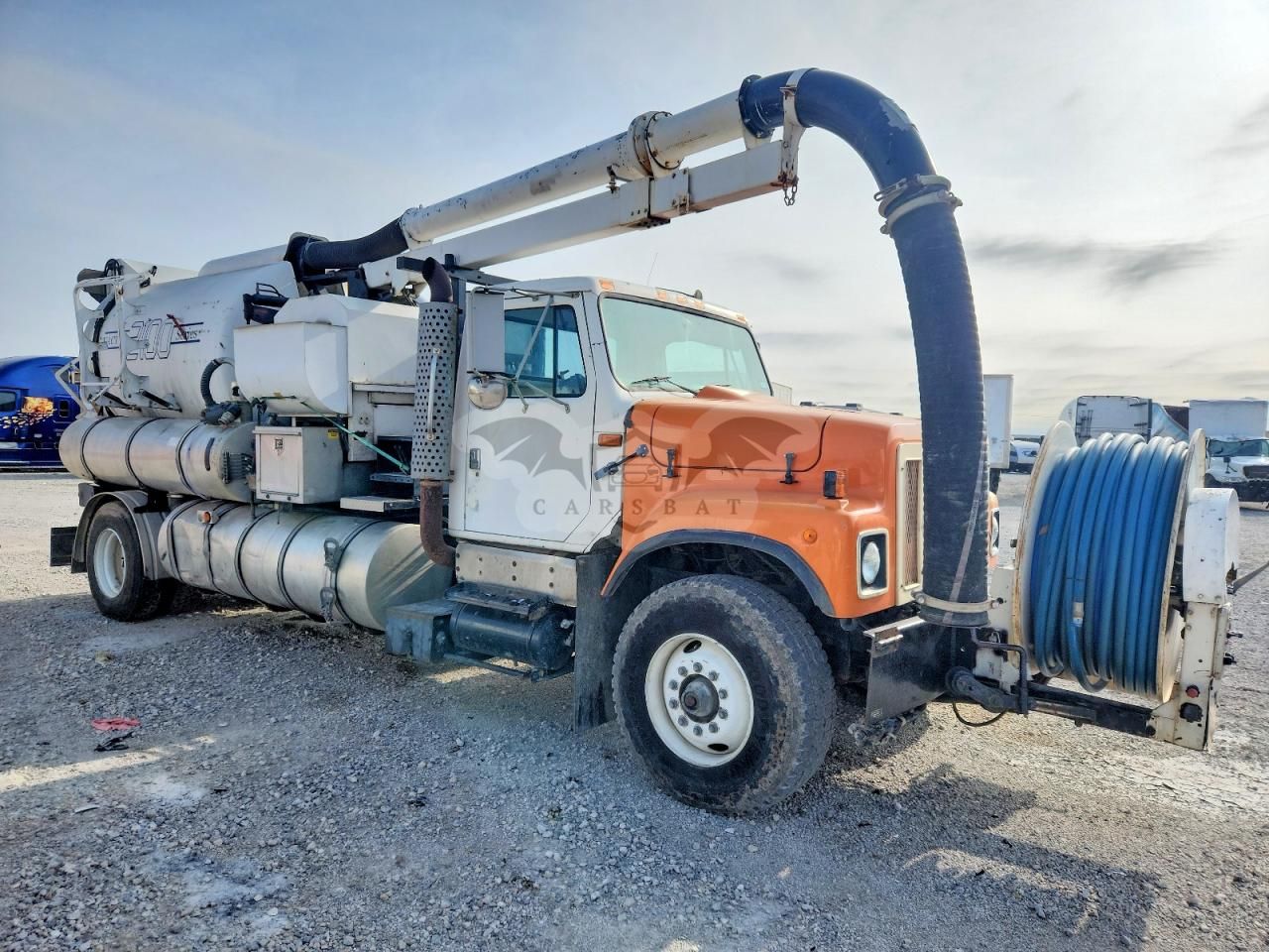 International 1000 / 2000 Series 10.8L 6 1999