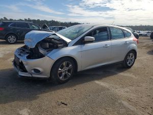 Ford Focus SE 2.0L 4 2014