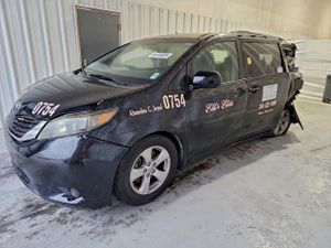 Toyota Sienna LE 3.5L 6 2015