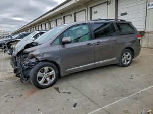 Toyota Sienna LE 3.5L 6 2013