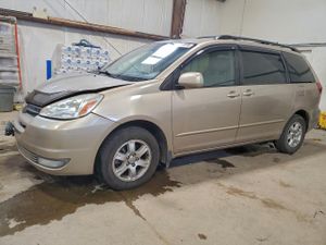 Toyota Sienna CE 3.3L 6 2004