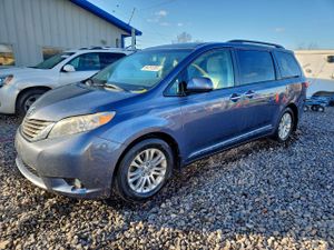 Toyota Sienna XLE 3.5L 6 2015