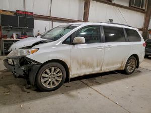 Toyota Sienna LE 3.5L 6 2014