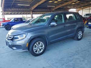 Volkswagen Tiguan S 2.0L 4 2014