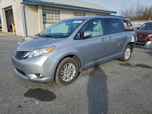 Toyota Sienna XLE 3.5L 6 2013