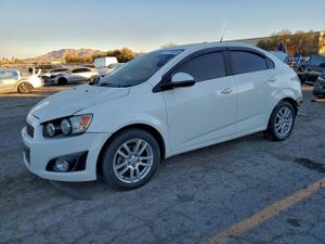 Chevrolet Aveo (Sonic) LT 1.8L 4 2013