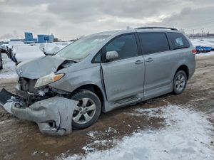 Toyota Sienna LE 3.5L 6 2013