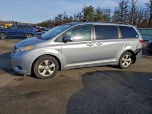Toyota Sienna LE 3.5L 6 2014