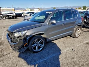 Volkswagen Tiguan S 2.0L 4 2014