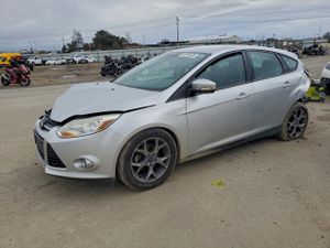 Ford Focus SE 2.0L 4 2014