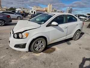 Chevrolet Aveo (Sonic) LT 1.8L 4 2013