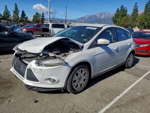 Ford Focus SE 2.0L 4 2012