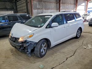Toyota Sienna LE 3.5L 6 2015
