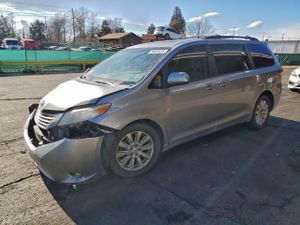 Toyota Sienna XLE 3.5L 6 2013