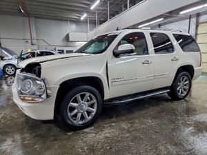 GMC Yukon DENALI 6.2L 8 2013