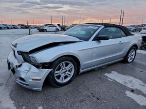 Ford Mustang 3.7L 6 2014