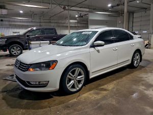 Volkswagen Passat SEL 2 L 4 2015