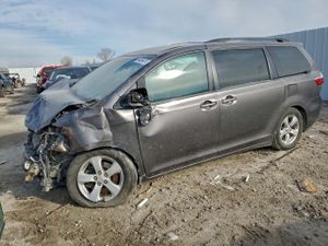 Toyota Sienna LE 3.5L 6 2015