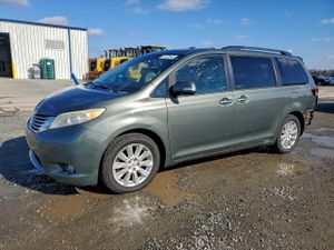 Toyota Sienna XLE 3.5L 6 2013