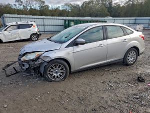 Ford Focus SE 2.0L 4 2012