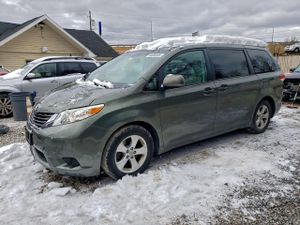 Toyota Sienna LE 3.5L 6 2012