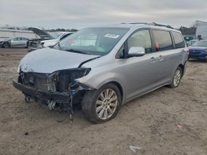 Toyota Sienna XLE 3.5L 6 2013