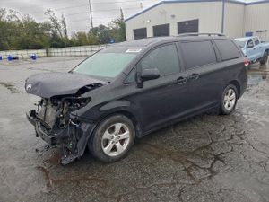 Toyota Sienna LE 3.5L 6 2013