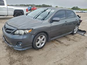 Toyota Corolla BASE 1.8L 4 2013